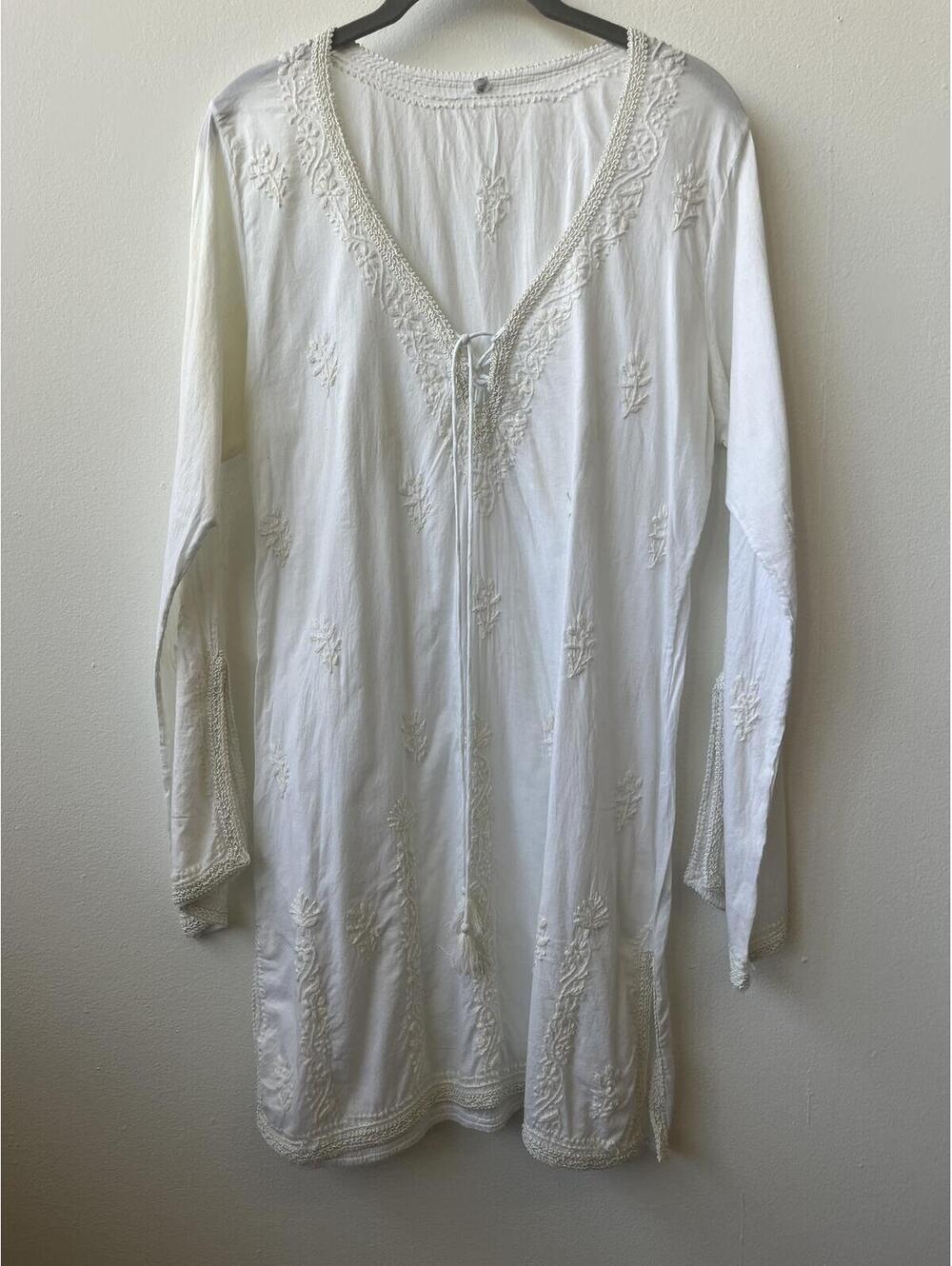 Boho lightweight long sleeve v neck embroidered size large (EU 42) 100% cotton